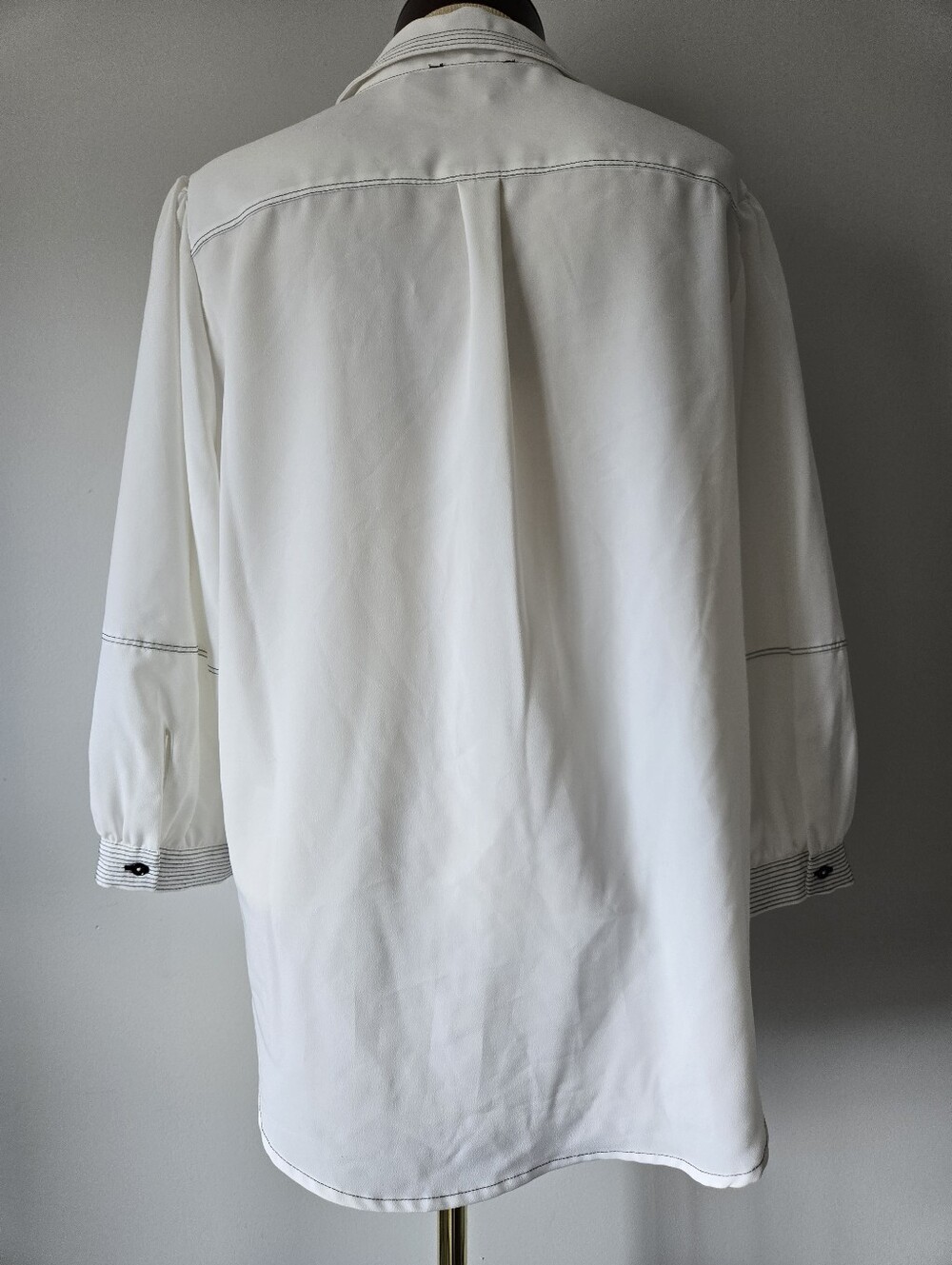 Karl Lagerfeld White Button-Up Blouse with Black Contrast Stitching. Size L - Picture 8 of 14